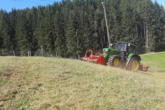 John Deere 6120M